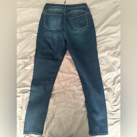 BNWT Fashionnova Jeans - Picture 2 of 3